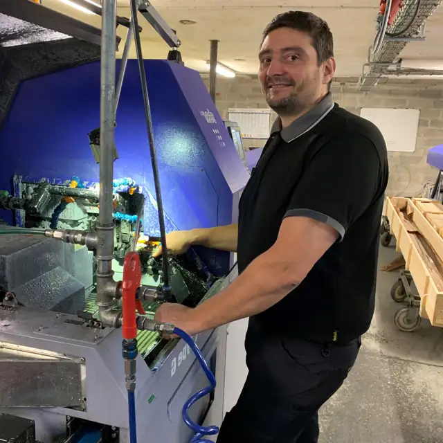 Industri sparer 2000 timer om året